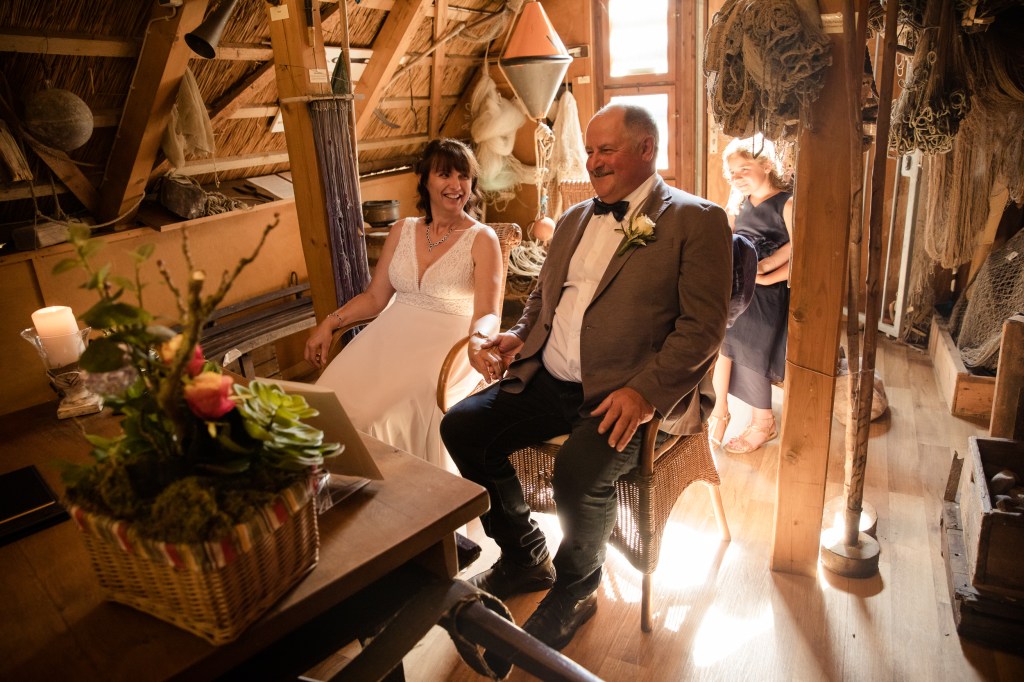 Brautpaar während der Trauung in den Koserower Salzhütten