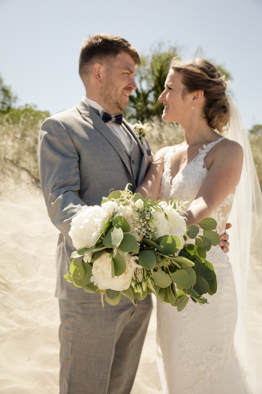 Hochzeitspaar auf der Seebrücke in Koserow